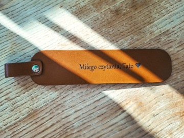 Закладка кожаная с ГРАВИРОВКОЙ, коричневая, В ПОДАРОК ​​на конец года.