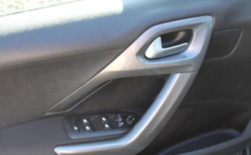 Peugeot 2008 I SUV Facelifting 1.2 PureTech 82KM 2019 Peugeot 2008 1.2B 83KM klimatronik zarejestrowany zadbany 1.2 Benzyna 83KM, zdjęcie 23