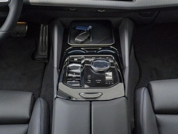 BMW Seria 5 G90-91 Touring 2.0 520d 197KM 2025 BMW Seria 5 520d xDrive Sport Sedan 2.0 (197KM) 2025, zdjęcie 13