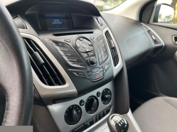 Ford Focus III Hatchback 5d 1.0 EcoBoost 100KM 2013 Ford Focus 1.0 EcoBoost Start-Stopp-System Champions Edition 100KM 2013r, zdjęcie 17