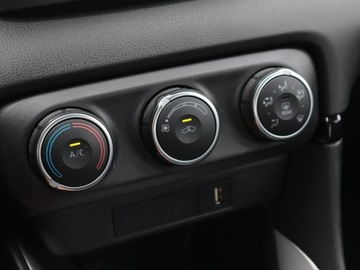 Toyota Yaris IV Hatchback 1.0 VVT-i 72KM 2021 Toyota Yaris 1.0 VVT-i, Salon Polska, zdjęcie 14