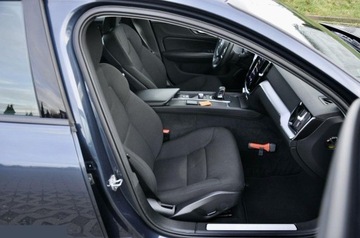 Volvo V60 II  2021 Volvo V60 B3 B Geartronic Momentum Pro 163KM 2021r, zdjęcie 10