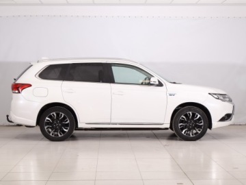 Mitsubishi Outlander III 2017 Mitsubishi Outlander 2.0 PHEV, 4X4, Automat, zdjęcie 5