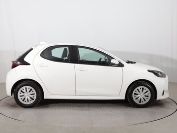 Toyota Yaris IV Hatchback 1.0 VVT-i 72KM 2021 Toyota Yaris 1.0 VVT-i, Salon Polska, zdjęcie 5