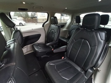 Chrysler Pacifica II 3.6 V6 291KM 2017 Chrysler Pacifica 2,5 roku w PL, Bezwypadkowy, zdjęcie 7