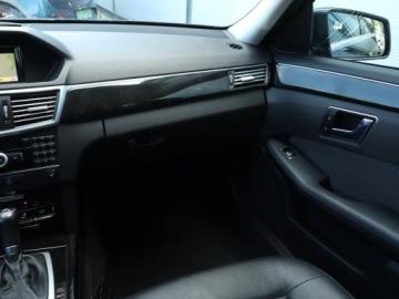 Mercedes Klasa E W212 Kombi 200 CGI BlueEFFICIENCY 184KM 2010 Mercedes E E 200, Automat, Skóra, Navi, Xenon, zdjęcie 7