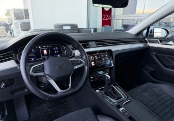 Volkswagen Passat B8 Variant Facelifting 2.0 TDI SCR 200KM 2022 Volkswagen Passat Variant Hak IQ.Light Travel Assist Kamery 360 Salon P, zdjęcie 14