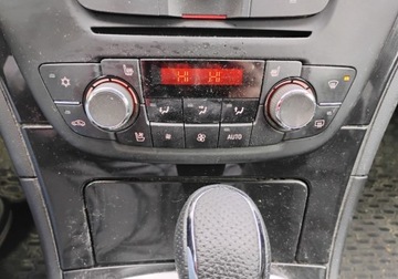 Opel Insignia I Sedan 2.0 CDTI ECOTEC 130KM 2010 Opel Insignia 2010r, 2.0 CDTI. AUTOMAT. Lekko uszkodzony tyl. Jezdzi. 2.0, zdjęcie 14