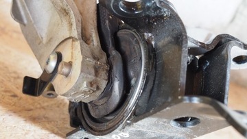 Кронштейн коробки передач MAZDA CX5 II 2.0B механика 18 лет