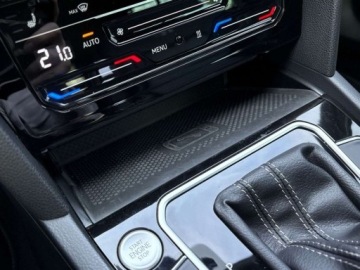 Volkswagen Passat B8 Variant Facelifting 2.0 TDI SCR 200KM 2022 Volkswagen Passat R-Line 4Mot. HarmanKardon LED Matrix Hak Kamera Cofania, zdjęcie 29