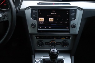 Volkswagen Passat B8 Variant 1.8 TSI BlueMotion Technology 180KM 2016 VW Passat 1.8 TSI, Salon Polska, Navi, Klima, zdjęcie 12
