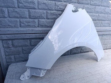 COROLLA HB E21 E210 XII 19-24 BLOTNIK/SUZUKI SWACE LEVÝ PŘEDNÍ ORIGINÁLNÍ