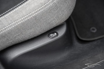 Land Rover Range Rover Velar SUV 2.0 Si4 300KM 2019 Range Rover Velar 2.0 300KM R-Dynamic Panorama HeadUp Masaże Kamery SalonPL, zdjęcie 35