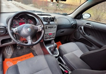 Alfa Romeo 147 Hatchback 1.6 i 16V T.Spark 120KM 2006 Alfa Romeo 147 Alfa Romeo 147 1,6 benzyna Zamiana, zdjęcie 3