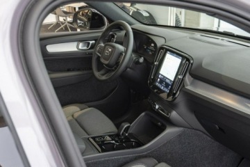 Volvo XC40 Crossover Facelifting 2.0 B3 163KM 2025 Volvo XC 40 Plus Dark B3 Mild Hybrid Benzyna, zdjęcie 26