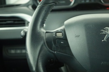 Peugeot 2008 I SUV Facelifting 1.2 PureTech 110KM 2017 Peugeot 2008 1.2 PureTech, Salon Polska, zdjęcie 13