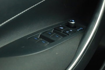 Toyota Corolla XII Hatchback 1.2 Turbo D-4T 116KM 2019 Toyota Corolla 1.2 Turbo, Salon Polska, Klima, zdjęcie 13