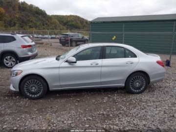 Mercedes Klasa C W205 2015 Mercedes-Benz Klasa C 2015 MERCEDES-BENZ C 300 LUXURY 4MATIC 2.0 Benzyna, zdjęcie 9