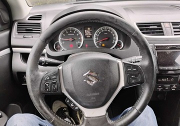 Suzuki Swift V Hatchback 5d 1.2 VVT 94KM 2011 Suzuki Swift I rej 2015r, 1.2 Benzyna. Uszkodzony tyl i lekko prawy przod., zdjęcie 10