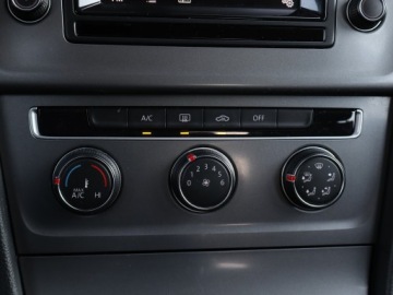 Volkswagen Golf VII Variant 1.6 TDI CR DPF BlueMotion Technology 105KM 2014 VW Golf 1.6 TDI, Salon Polska, Automat, Xenon, zdjęcie 17