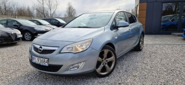 Opel Astra J Hatchback 5d 1.7 CDTI ECOTEC 110KM 2010 Opel Astra Jeden Właściciel Zarejestrowany 1.7