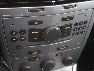 Opel Astra J Sports Tourer 1.7 CDTI ECOTEC 110KM 2012 Opel Astra 1.7 CDTI, Salon Polska, Klima, zdjęcie 12