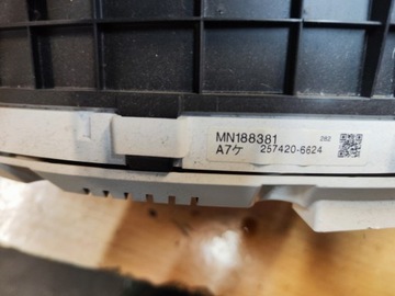 MITSUBISHI GRANDIS 2.4 PŘÍSTROJOVÁ DESKA BUDÍKY EVROPA MN188381