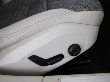 Volvo V60 II  2021 Volvo V60 mHEV automat full LED jasne wnętrze, zdjęcie 38