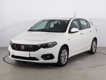 Fiat Tipo II Hatchback 1.6 MultiJet 120KM 2017 Fiat Tipo 1.6 MultiJet, Automat, Navi, Klima, zdjęcie 1