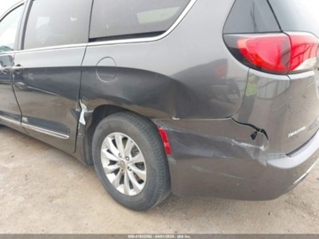 Chrysler Pacifica II 2018 Chrysler Pacifica 2018 Chrysler Pacifica Touring L FWD 3.6 Benzyna 293KM, zdjęcie 3