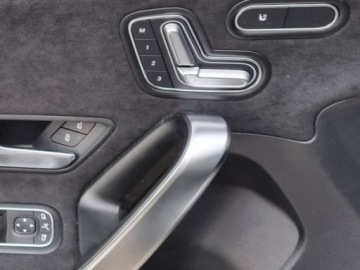 Mercedes Klasa A W177/V177 Hatchback Facelifting 1.3 200 163KM 2025 MERCEDES-BENZ A Klasa 200 AMG Line 1.3 (163KM) 2025, zdjęcie 13