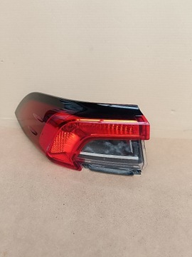 LAMPA TYŁ 253 LEWA TOYOTA COROLLA E21 2019-2024 SEDAN