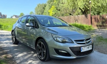 Opel Astra J Hatchback 5d 1.4 Turbo ECOTEC 140KM 2010 Opel Astra Opel Astra 1.4 Turbo 1.4 Benzyna 140KM, zdjęcie 3