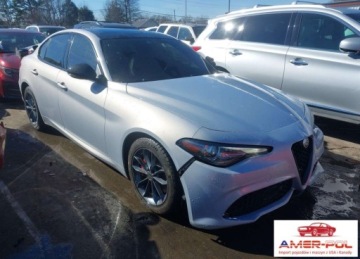 Alfa Romeo Giulia II 2021 Alfa Romeo Giulia ALFA ROMEO GIULIA TI SPORT RWD 2.0 Benzyna 284KM