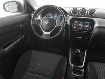 Suzuki Vitara III SUV Facelifting 1.0 BoosterJet 111KM 2019 Suzuki Vitara 1.0 BoosterJet, Salon Polska, zdjęcie 6