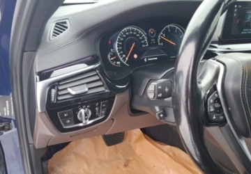 BMW Seria 5 G30-G31 Touring 530d 265KM 2017 BMW Seria 5 530d Luxury Line aut 3.0 Diesel 265KM, zdjęcie 14