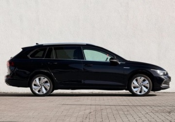 Volkswagen Golf VIII Variant 1.5 eTSI 150KM 2022 Volkswagen Golf IQ.Light Matrix El. fotel Ambiente Travel Assist Salon, zdjęcie 2