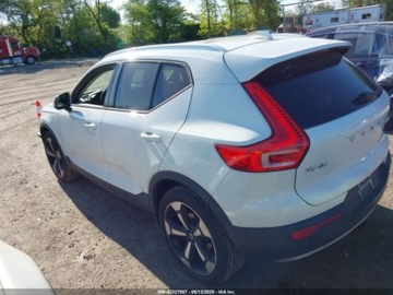 Volvo XC40 Crossover 2.0 T5 247KM 2020 Volvo XC 40 T5 Momentum 2020 2.0l 2.0 Benzyna 248KM, zdjęcie 2