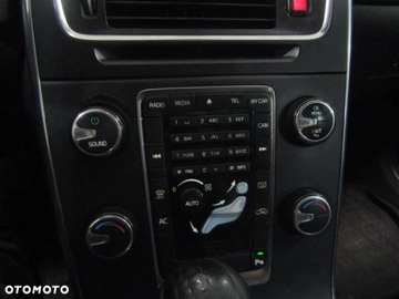 Volvo V60 I Kombi Facelifting 2.0 D3 136KM 2014 Volvo V60 I (2011 - 2018) 2.0 D3 5R bezwypadkowy, zdjęcie 12