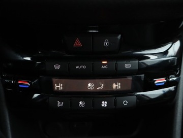 Peugeot 2008 I SUV Facelifting 1.2 PureTech 130KM 2018 Peugeot 2008 1.2 PureTech, Salon Polska, zdjęcie 12