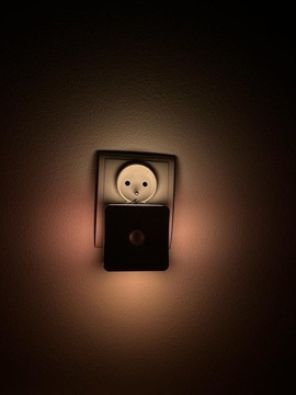 КОМПЛЕКТ 2x Ночник, датчик движения и сумерек АВТОМАТИЧЕСКИЙ СВЕТ