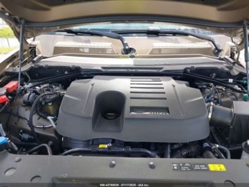 Land Rover Defender IV (L663) 2025 Land Rover Defender 130 P300 S 2025 3.0l 3.0 Benzyna 296KM, zdjęcie 8