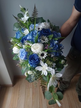 Цветочные цветы для могильного кладбища. Цветочный композиционный набор