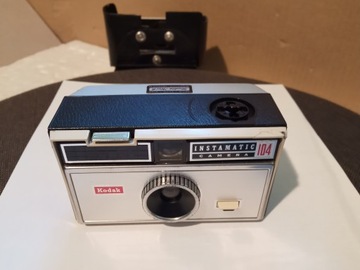 KODAK Instamatic 104 z pokrowcem