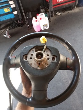 VW GOLF V KIEROWNICA SKÓRA TRÓJRAMIENNA AIRBAG