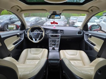 Toyota Auris I Hatchback 5d Facelifting 1.8 HSD 136KM 2011 Volvo V60 I 2.0 163 KM jasne skóry szyberdach alufelgi gwarancja, zdjęcie 15