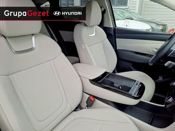 Hyundai Tucson IV SUV HEV Facelifting 1.6 T-GDI HEV 215KM 2025 Hyundai Tucson 215 KM HEV Platinum Tapicerka beżowa MMH Cypress Green Pear, zdjęcie 12