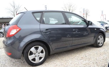 Kia Ceed I Hatchback 5d Facelifting 1.4 DOHC CVVT 90KM 2010 Kia Ceed bezwypadkowe - Niski przebieg - klimatyzacja - OPLACONY 1.4 90KM, zdjęcie 15
