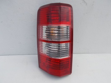 DODGE NITRO ZADNÍ STRANA PRAVÁ SVĚTLO