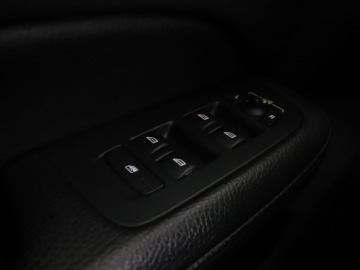 Volvo V60 II  Kombi 2.0 T5 250KM 2019 Volvo V60 Inscription T5 automat skóra navi, zdjęcie 33